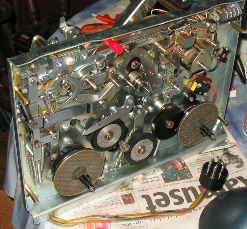 Akai_M9_kelalautaset.jpg