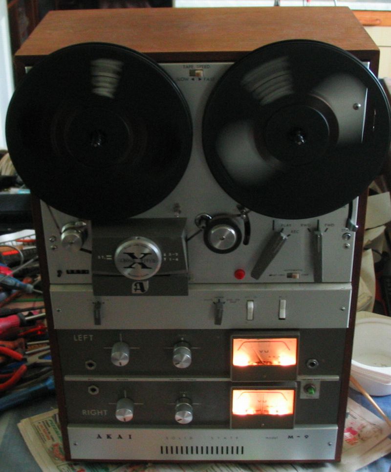 Akai_M9_kynniss.jpg