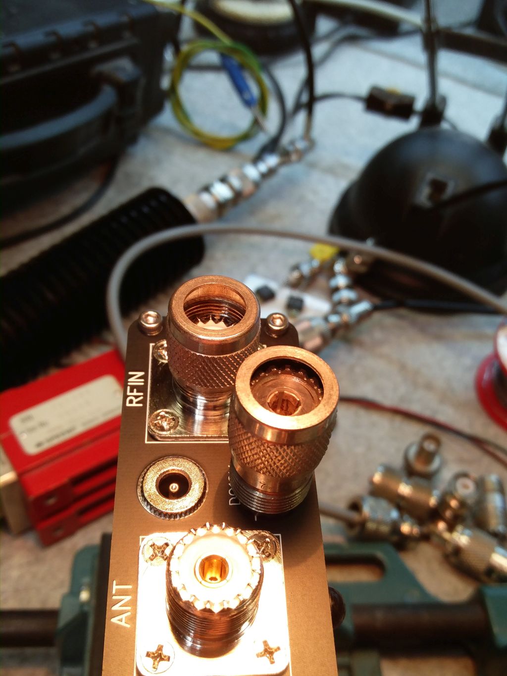 Amphenol_vs_ATU-100_connector_PL259_plug.jpg