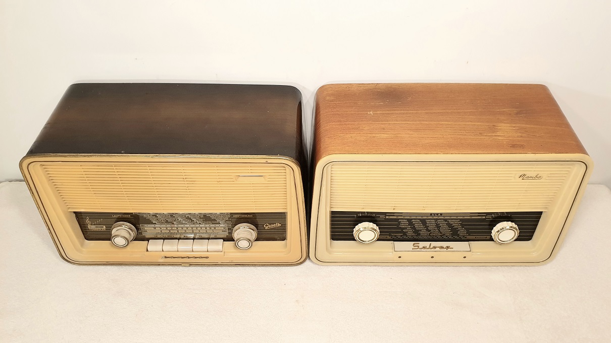 Graetz_Komtess_811_ja_Salora_Mambo_y_TJR.jpg