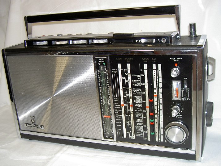 Matkaradio_Grundig_Satellit_6001__1_31__kuva_Jorma_Raita.JPG