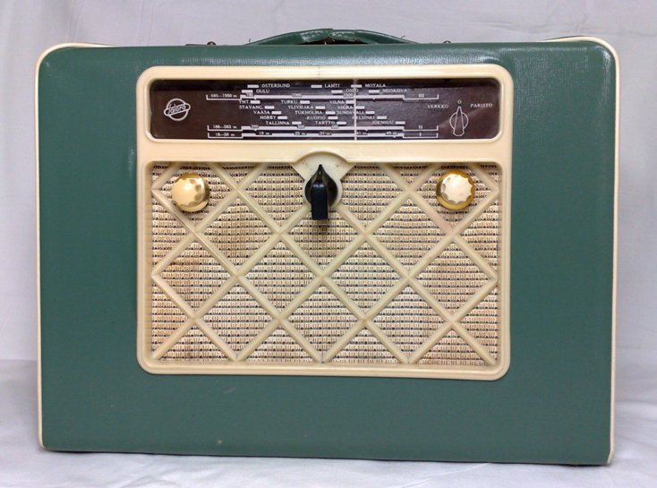 Matkaradio_Salora_552_srnro_30596__1_01__kuva_Jorma_Raita.jpg