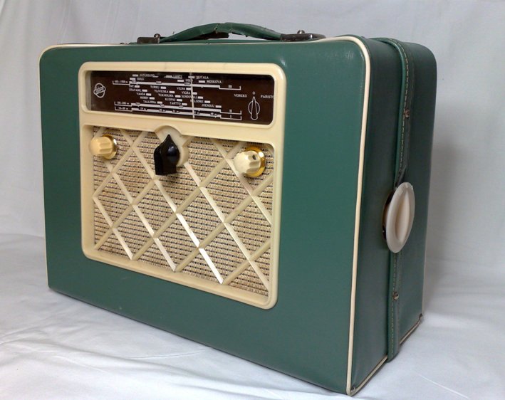 Matkaradio_Salora_552_srnro_30596__1_21__kuva_Jorma_Raita.jpg