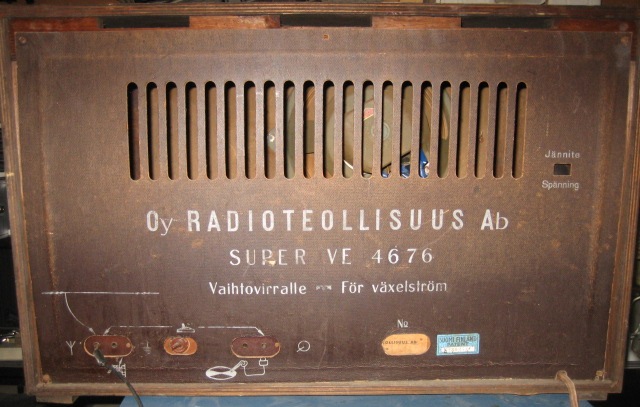 Putkiradio_Radioteollisuus_Super_VE_4676__1_1__Oy_Radioteollisuus_Ab_vuodelta_1946.jpg
