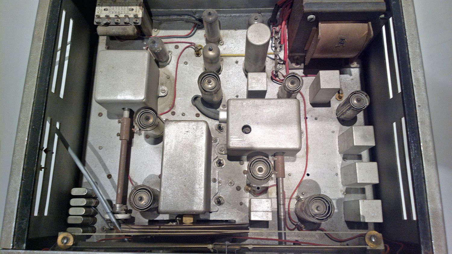 hf-radiokoneisto.jpg